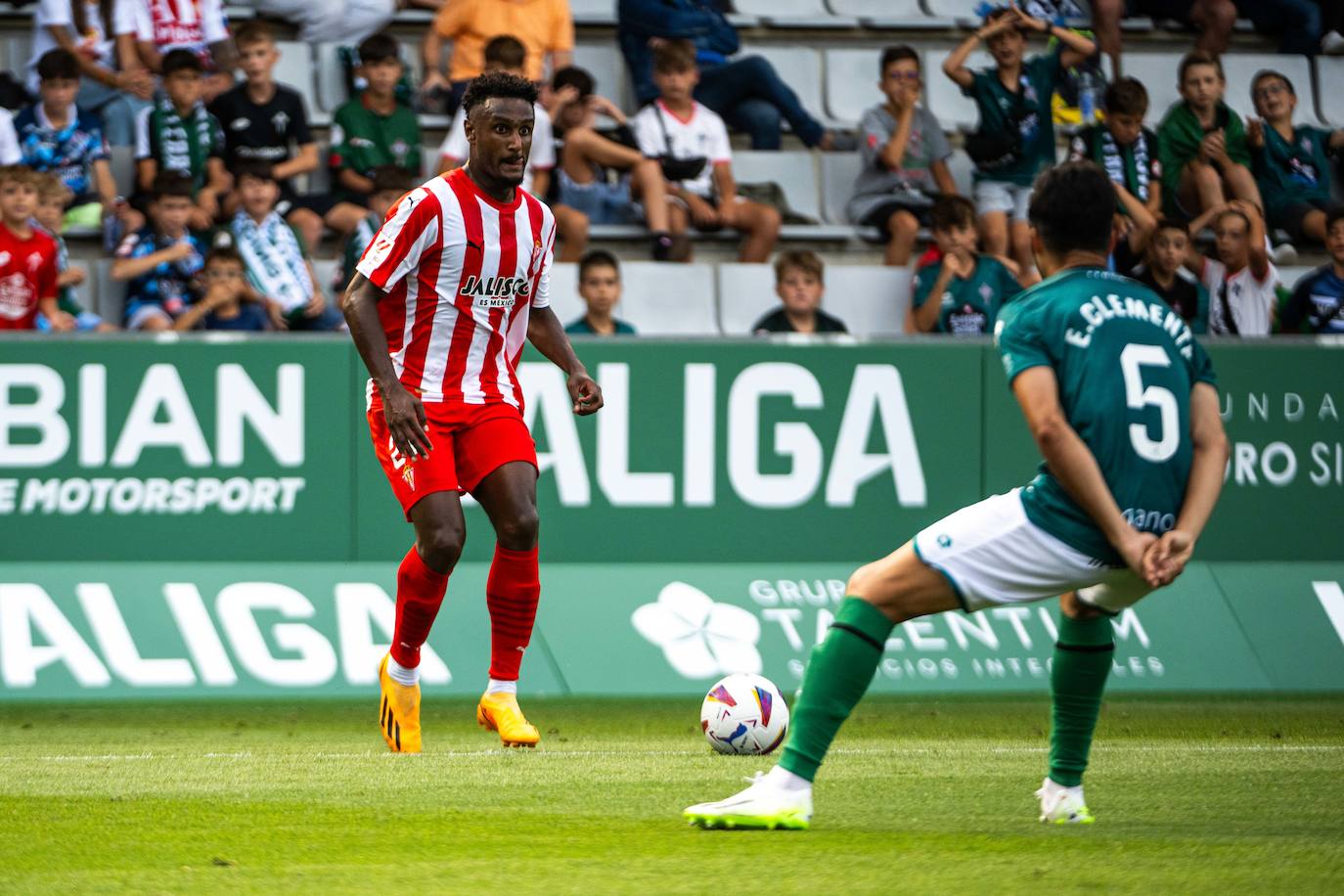 Las mejores imágenes del partido entre el Racing de Ferrol y el Sporting en A Malata