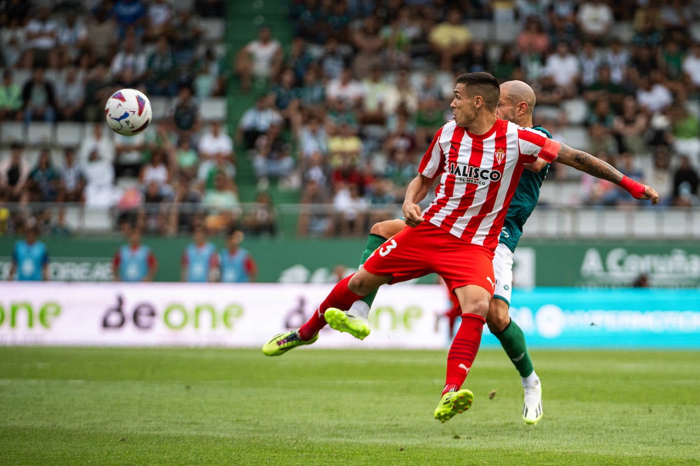 Las mejores imágenes del partido entre el Racing de Ferrol y el Sporting en A Malata