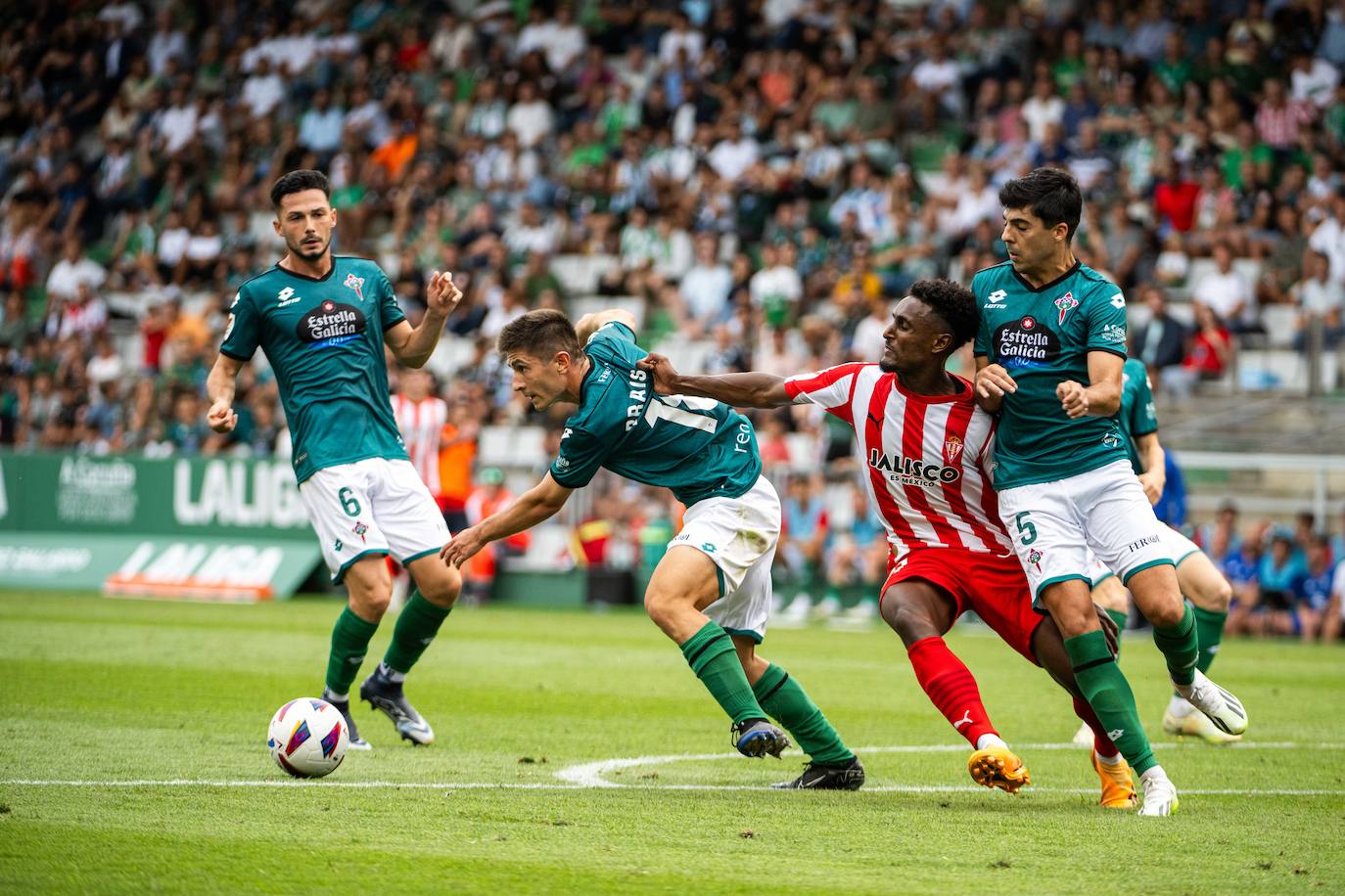 Las mejores imágenes del partido entre el Racing de Ferrol y el Sporting en A Malata