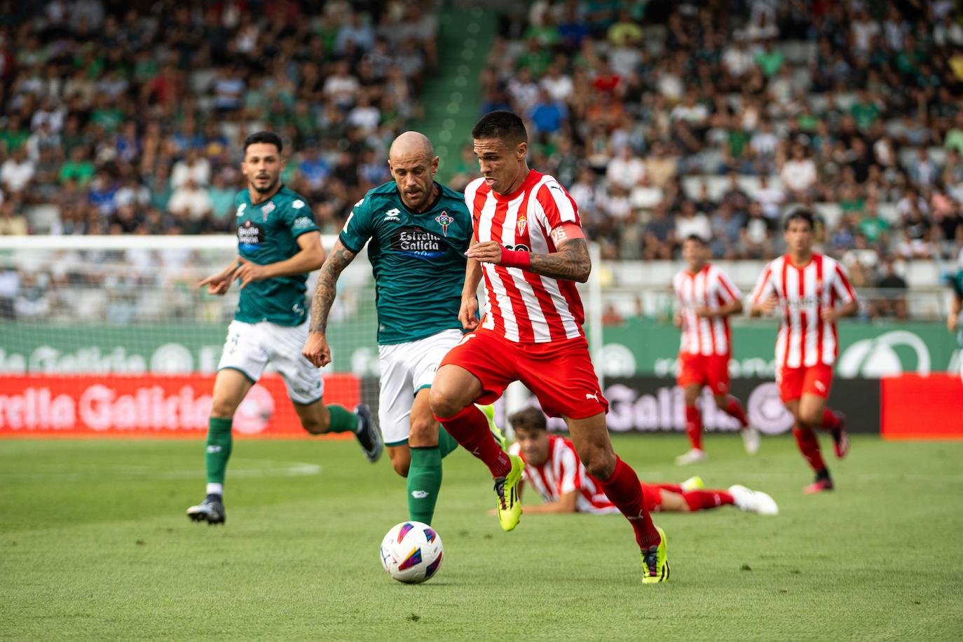 Las mejores imágenes del partido entre el Racing de Ferrol y el Sporting en A Malata