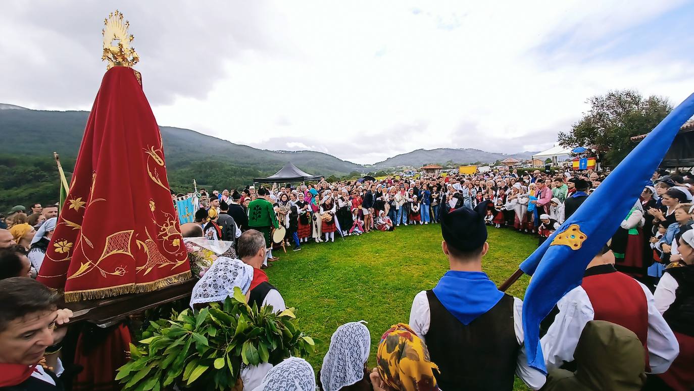 Romería por todo lo alto en Cadavedo con La Regalina