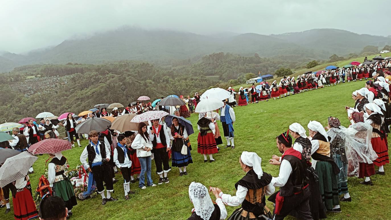 Romería por todo lo alto en Cadavedo con La Regalina