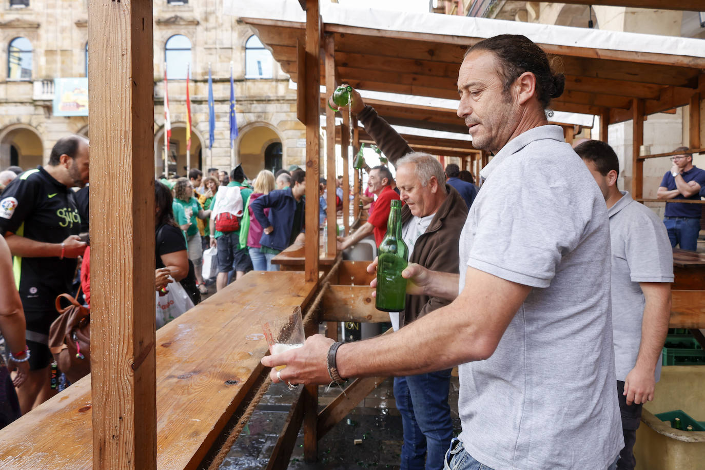 Fiesta sidrera en Gijón con sabor a Sidra Camín