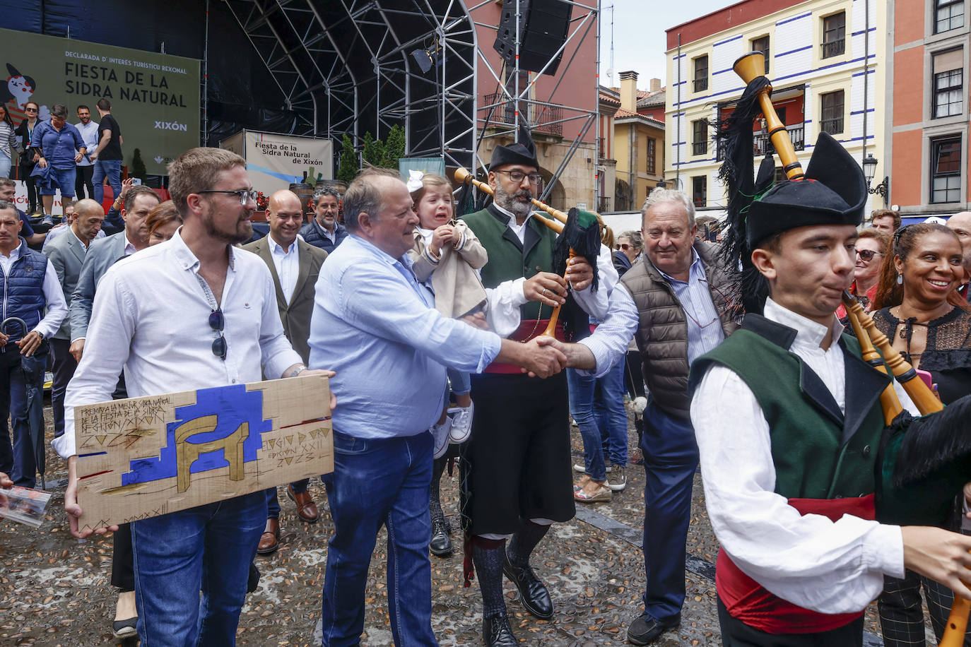 Fiesta sidrera en Gijón con sabor a Sidra Camín