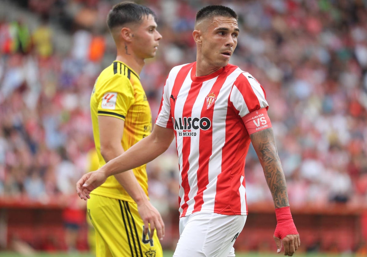 Djuka, durante el partido contra el Mirandés en El Molinón.