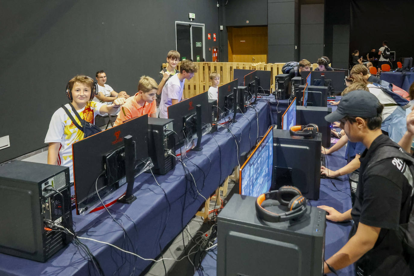 El mundo del &#039;cosplay&#039; inunda la CometCon de Gijón