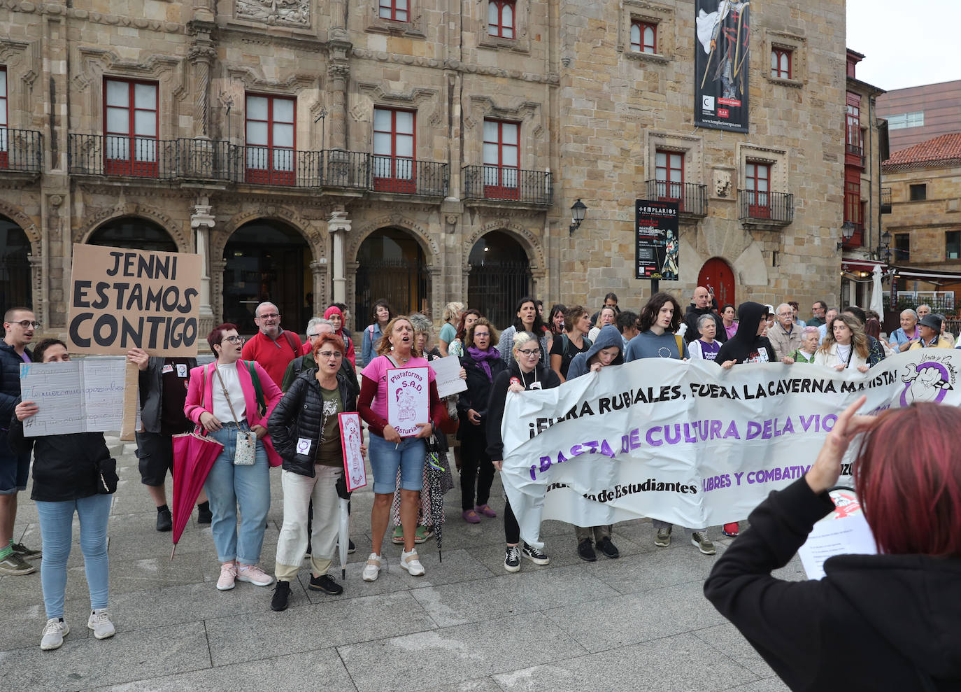 Concentración en Gijón contra la actitud de Rubiales