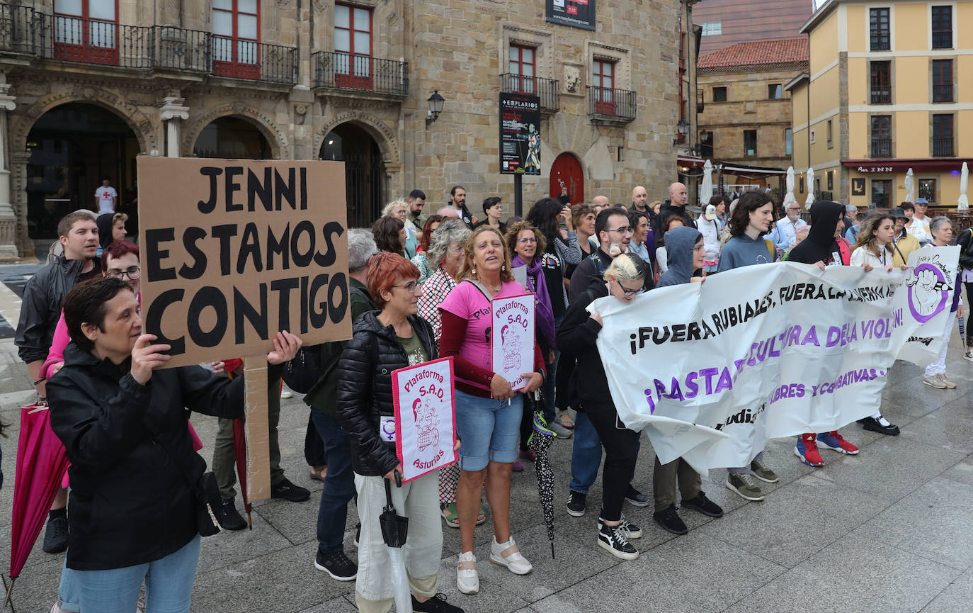 Concentración en Gijón contra la actitud de Rubiales