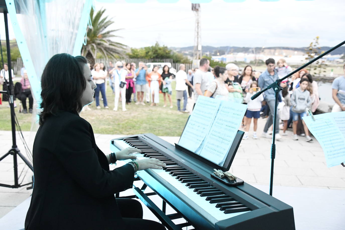 La luz del faro de San Juan se hace fiesta