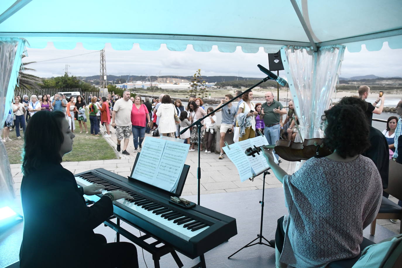 La luz del faro de San Juan se hace fiesta