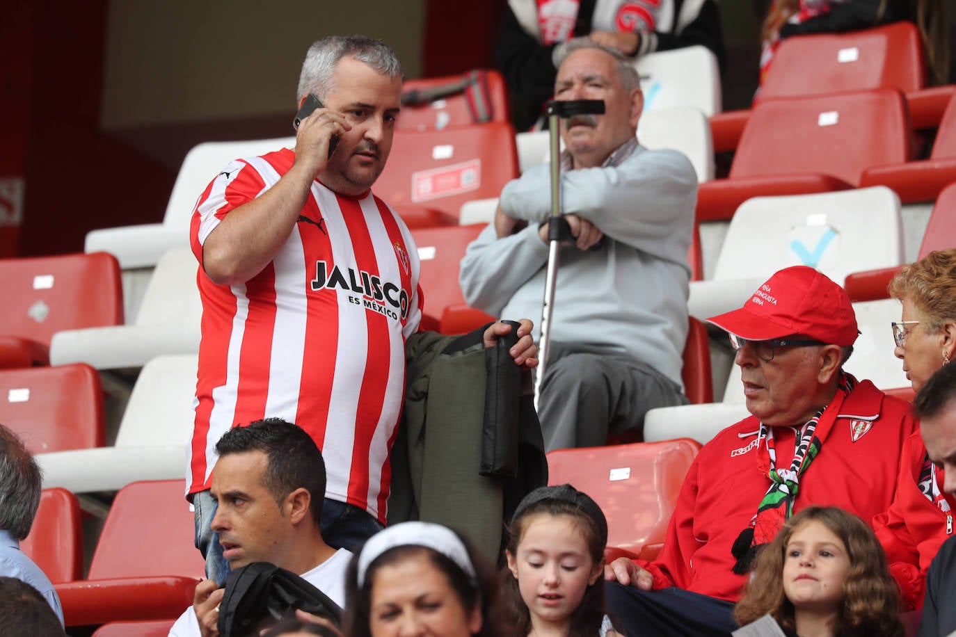 ¿Estuviste en el Sporting - Burgos? ¡Búscate en las gradas de El Molinón!