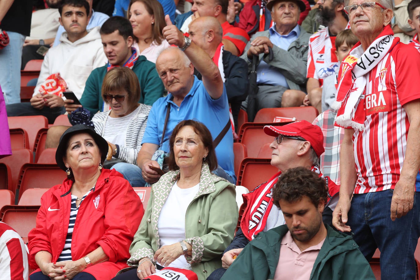 ¿Estuviste en el Sporting - Burgos? ¡Búscate en las gradas de El Molinón!