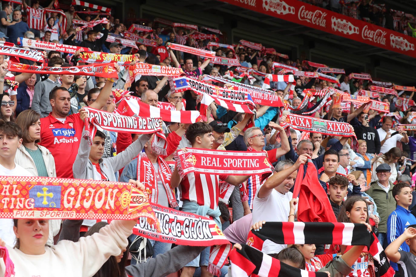 ¿Estuviste en el Sporting - Burgos? ¡Búscate en las gradas de El Molinón!