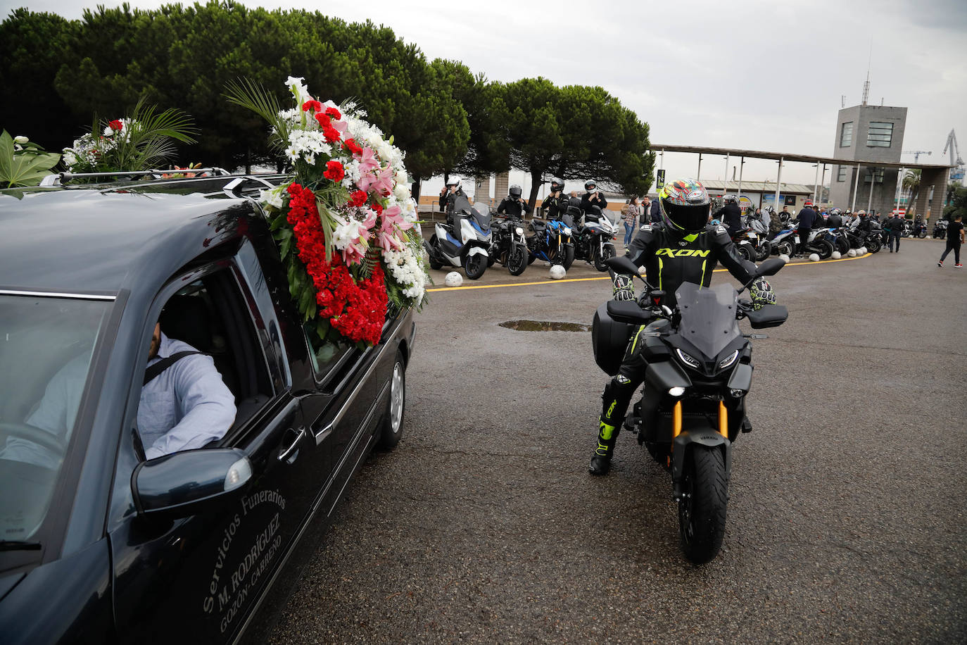 Sentida peregrinación y homenaje motero al gijonés Alberto Martínez