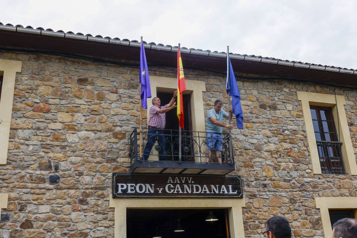 Voladores y culines de sidra: así fue la emocionante celebración de Arroes, Peón y Candanal