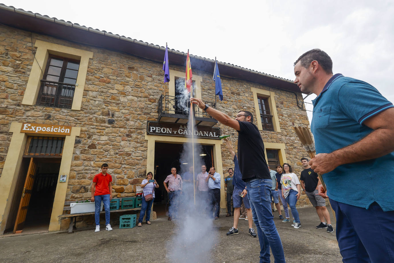 Voladores y culines de sidra: así fue la emocionante celebración de Arroes, Peón y Candanal