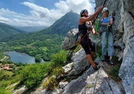 Clases de escalada a todos los niveles, charlas, trail, senderismo, meditación, yoga, sorteos... La cuarta edición del Encuentro de la Mujer Escaladora ya tiene todo preparado para un fin de semana de montaña en femenino