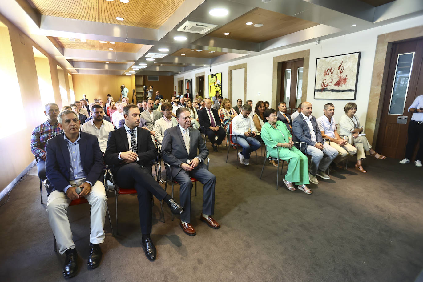 Encuentro de Barbón con los alcaldes y alcaldesas de Asturias