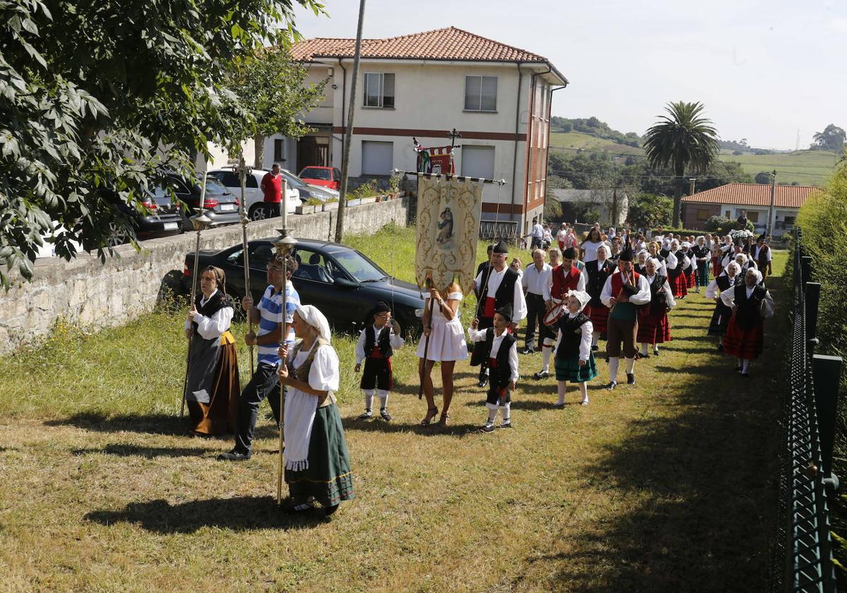 Procesión en las fiestas de Serín, en una imagen de archivo.