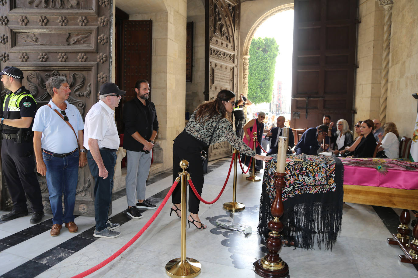 Multitudinario adiós a María Jiménez, una «artista inmortal»