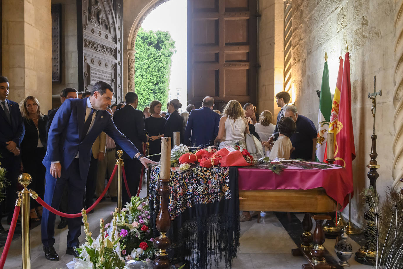 Multitudinario adiós a María Jiménez, una «artista inmortal»