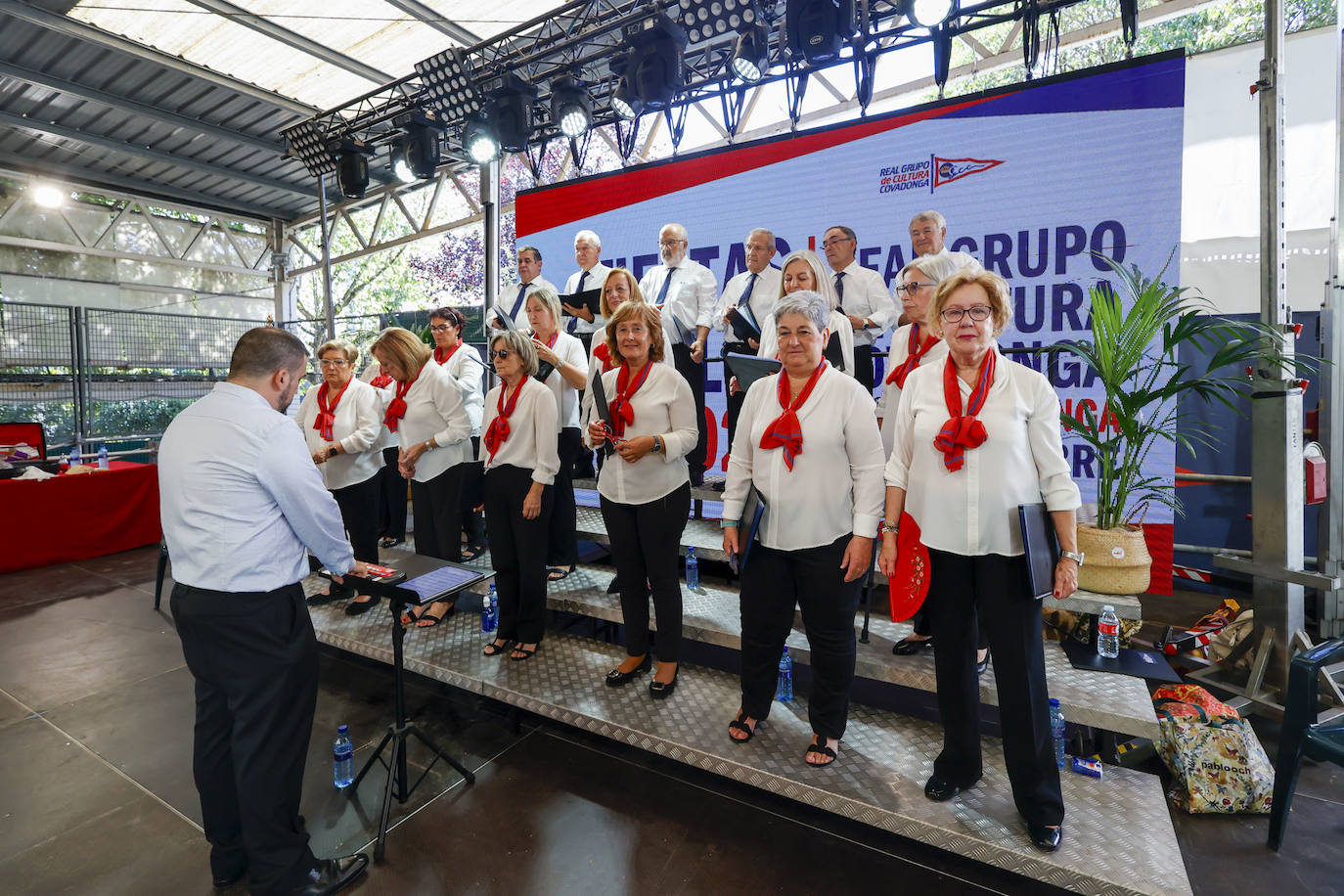 Fiesta y homenajes en el Grupo Covadonga