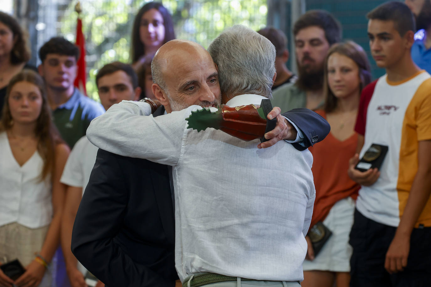 Fiesta y homenajes en el Grupo Covadonga