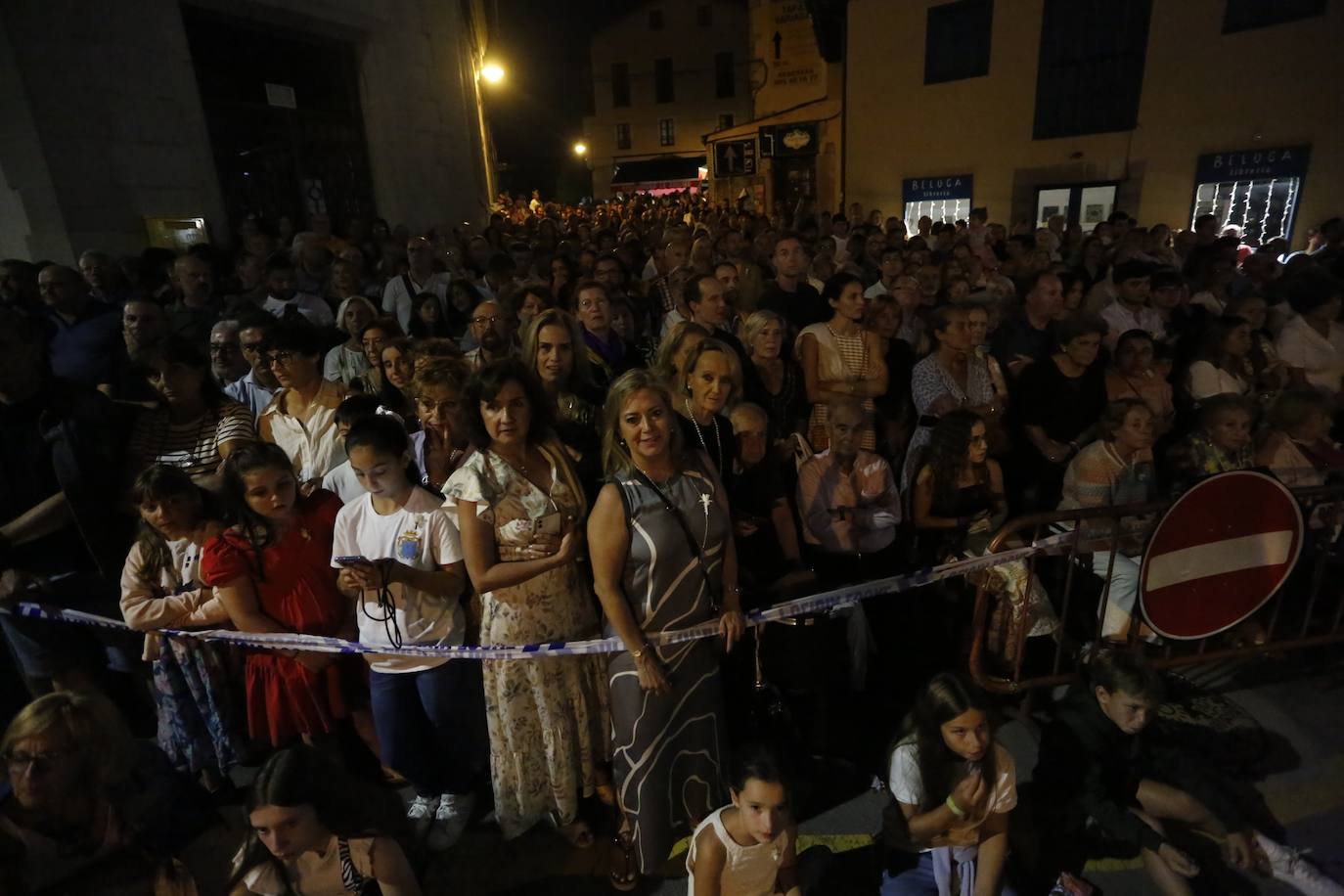 La Guía ilumina Llanes con su multitudinaria procesión