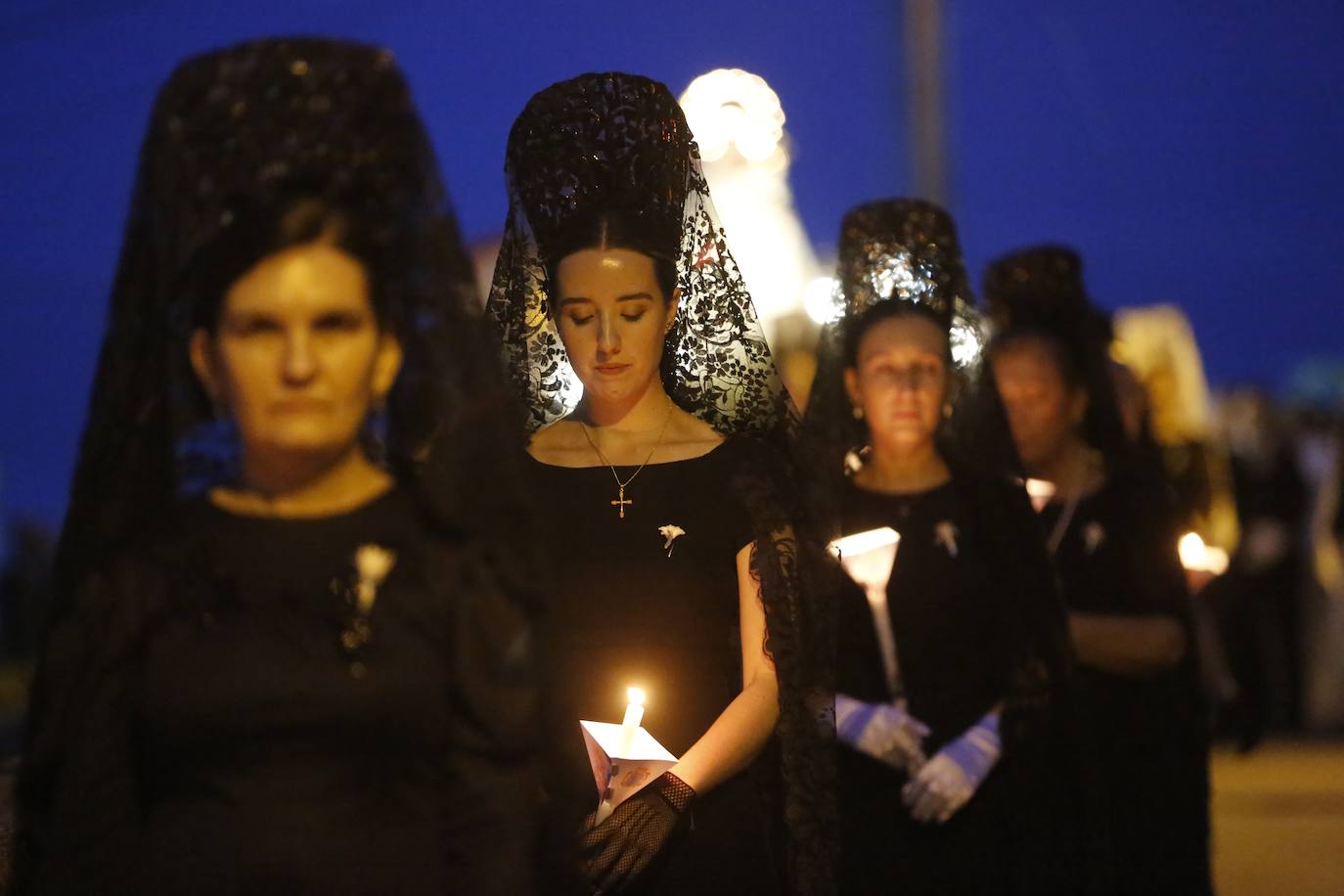 La Guía ilumina Llanes con su multitudinaria procesión