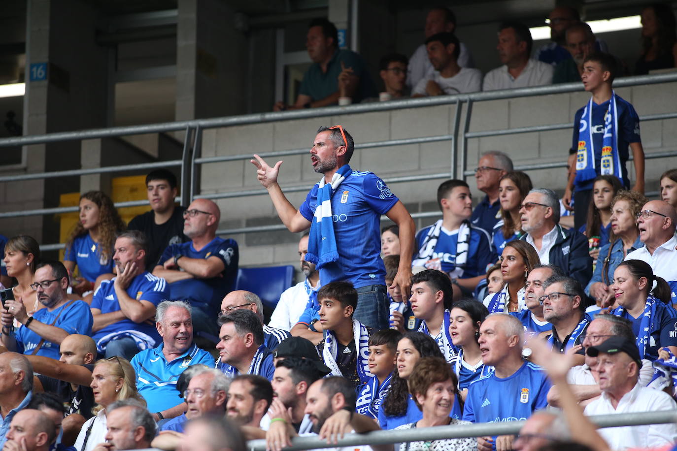 ¿Estuviste viendo el Oviedo - Sporting en el Tartiere? ¡Búscate en las fotos!