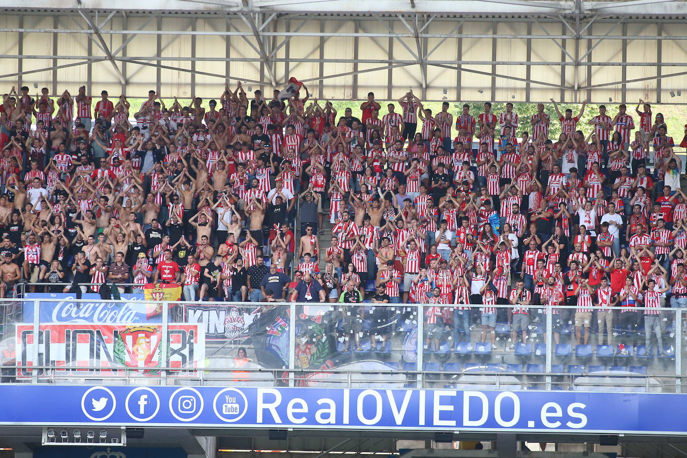 ¿Estuviste viendo el Oviedo - Sporting en el Tartiere? ¡Búscate en las fotos!