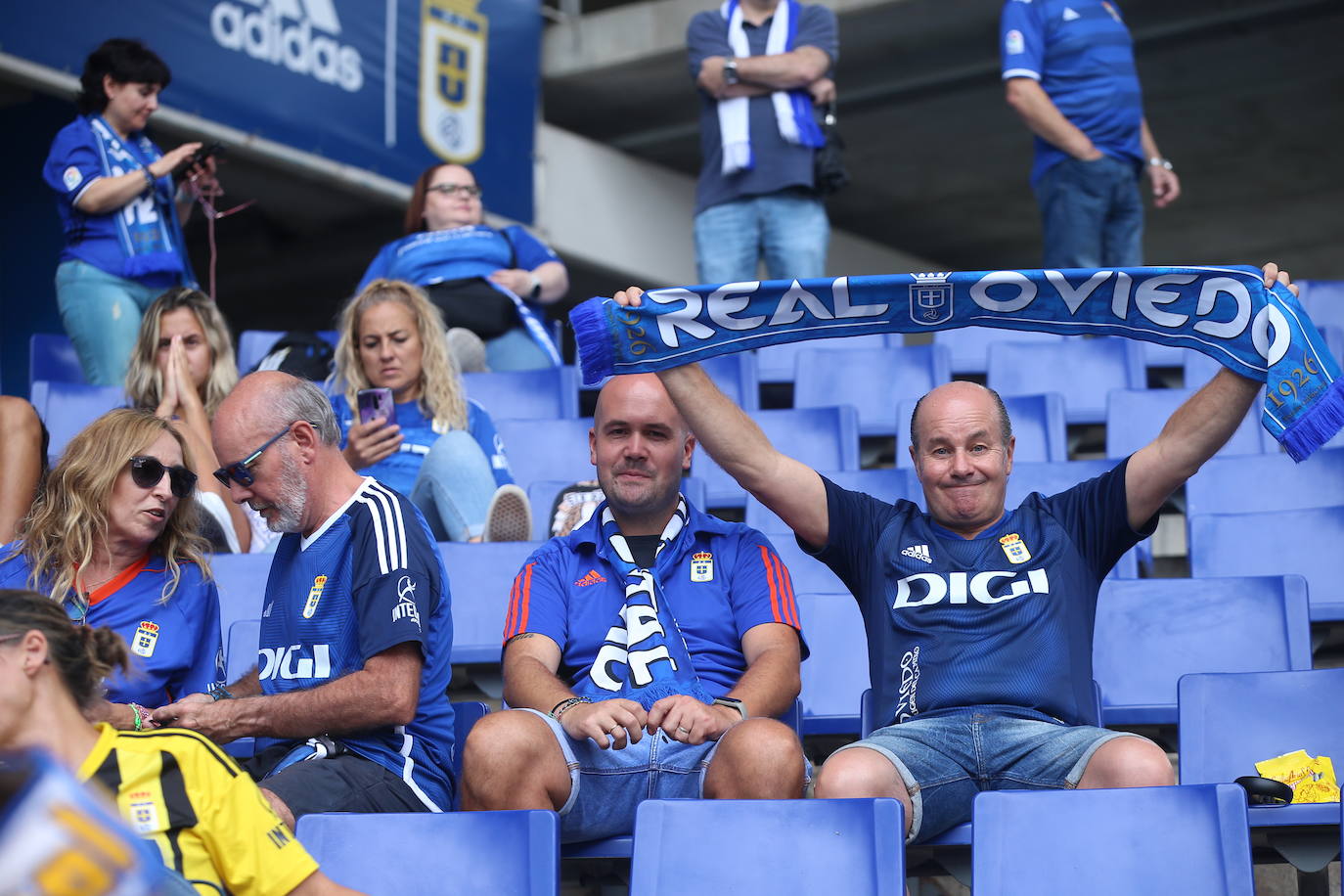 ¿Estuviste viendo el Oviedo - Sporting en el Tartiere? ¡Búscate en las fotos!