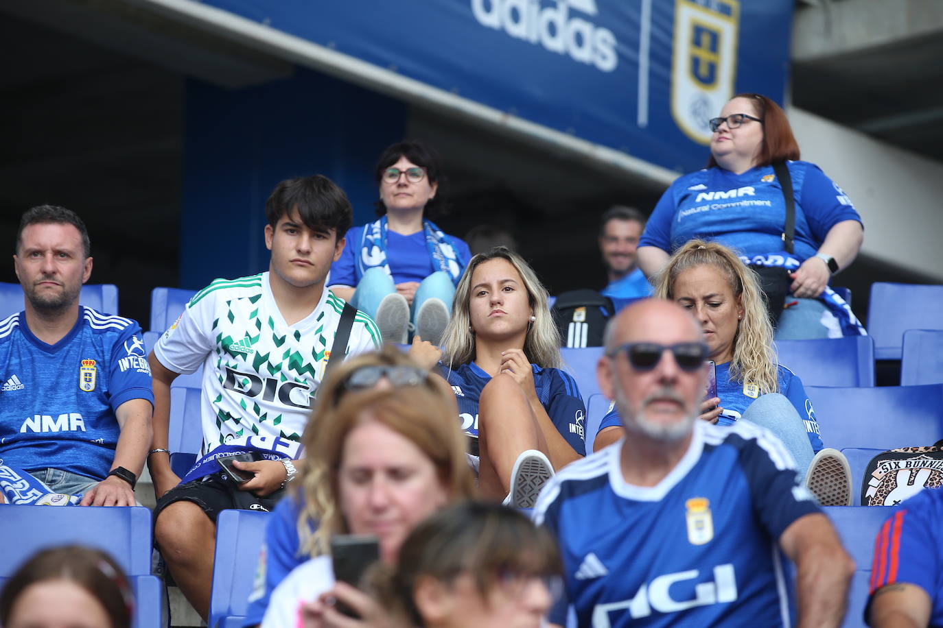 ¿Estuviste viendo el Oviedo - Sporting en el Tartiere? ¡Búscate en las fotos!