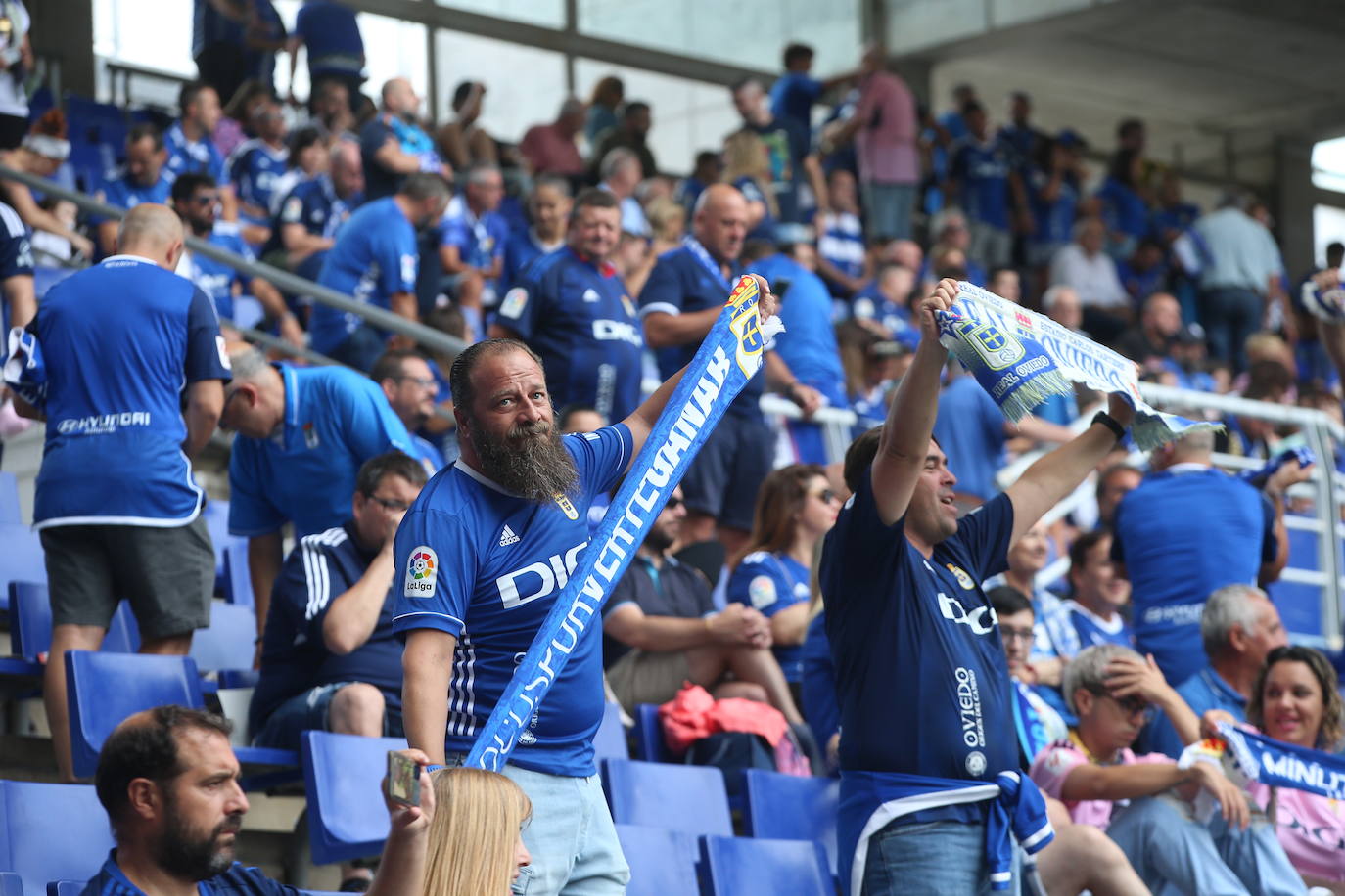 ¿Estuviste viendo el Oviedo - Sporting en el Tartiere? ¡Búscate en las fotos!
