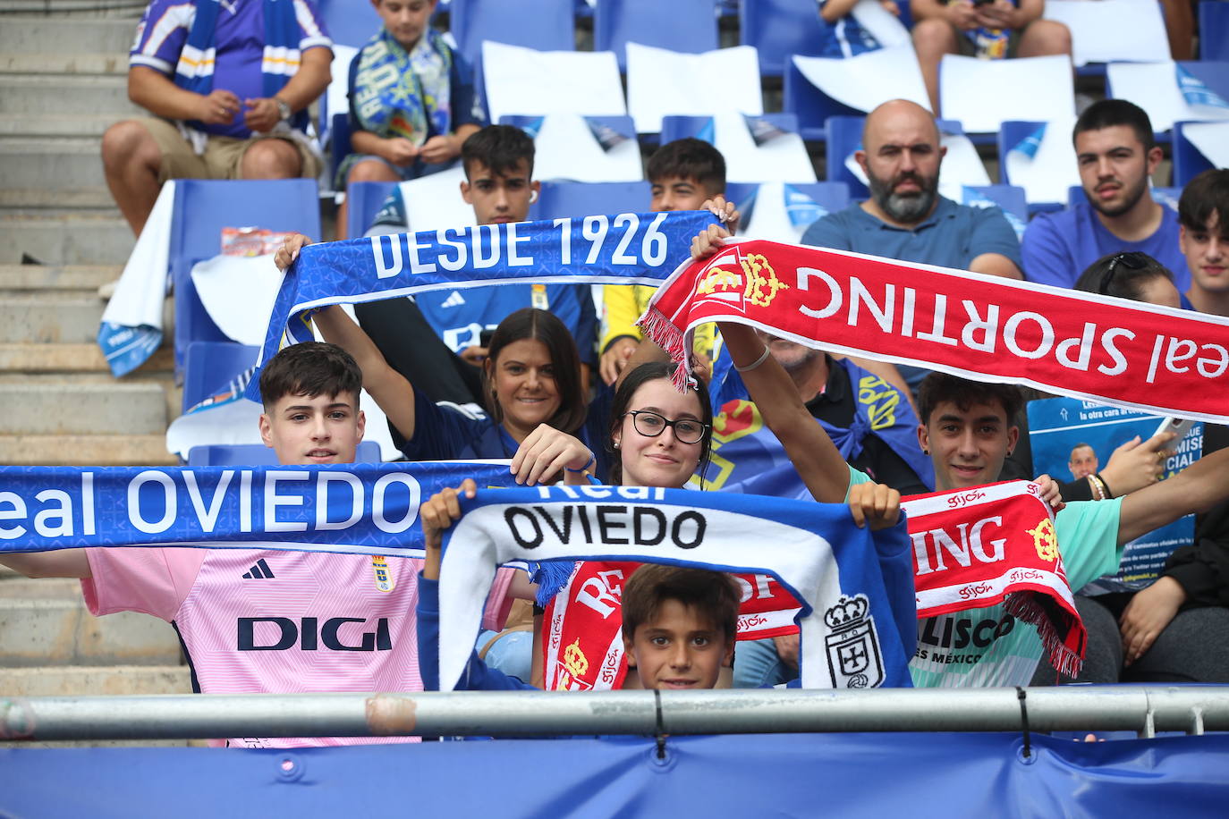 ¿Estuviste viendo el Oviedo - Sporting en el Tartiere? ¡Búscate en las fotos!