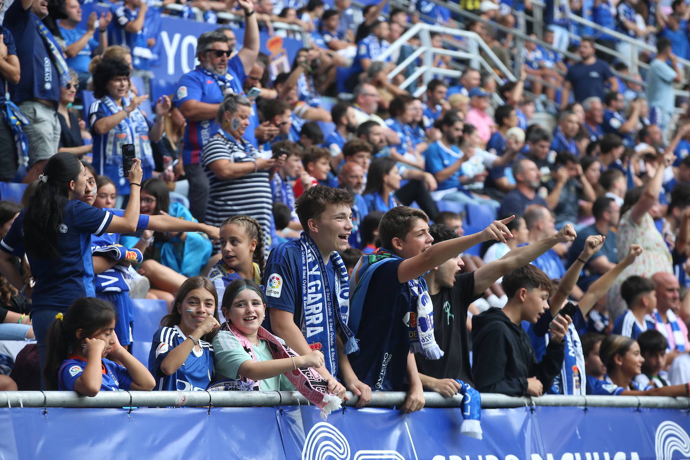 ¿Estuviste viendo el Oviedo - Sporting en el Tartiere? ¡Búscate en las fotos!