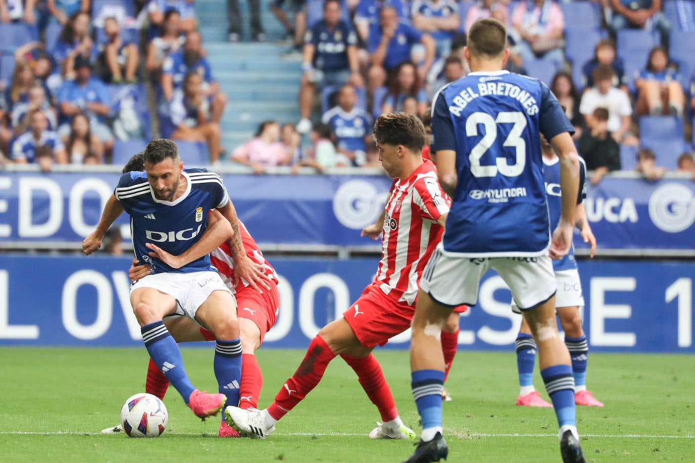 El partido entre el Oviedo y el Sporting, en imágenes