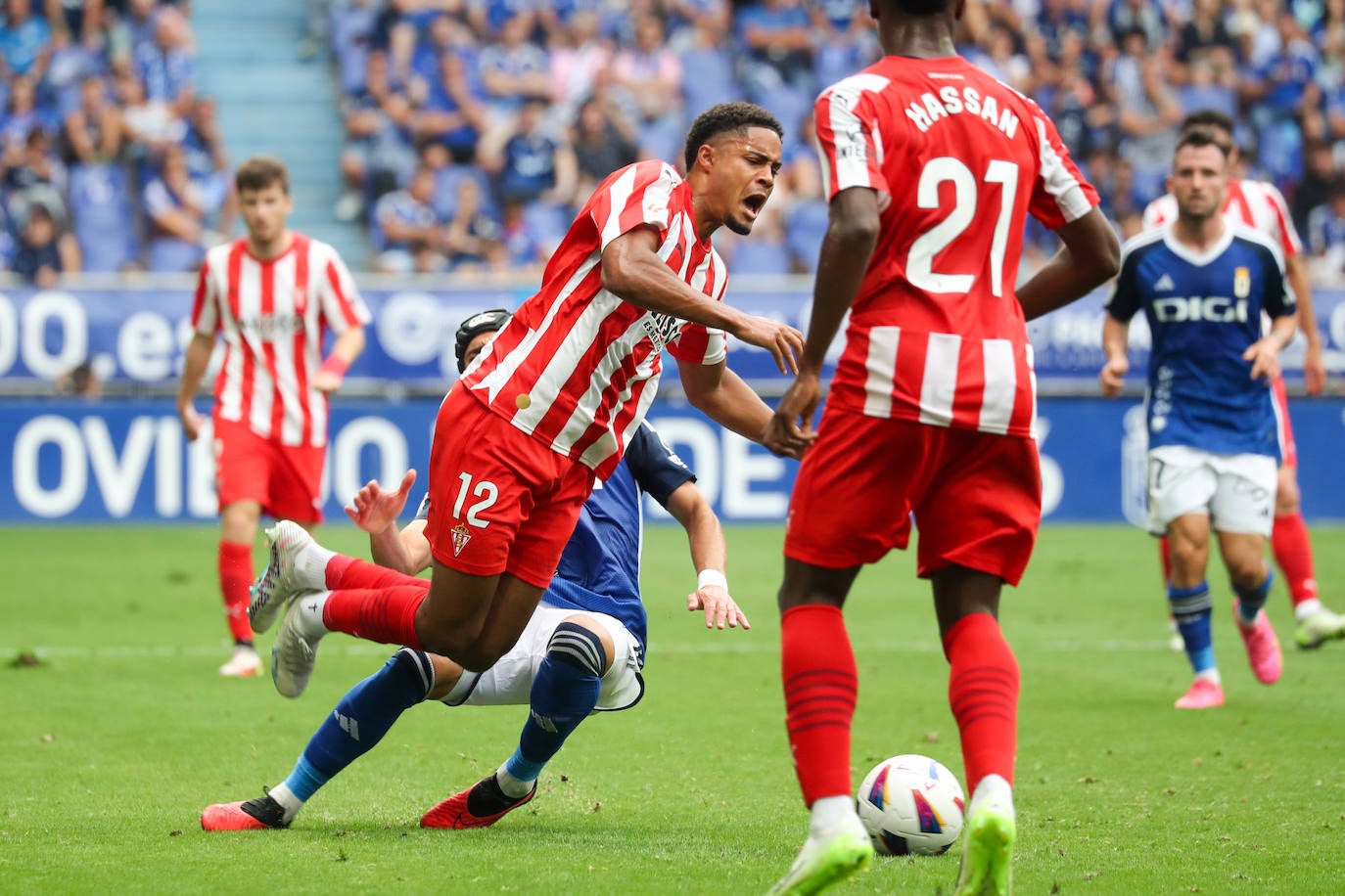 El partido entre el Oviedo y el Sporting, en imágenes