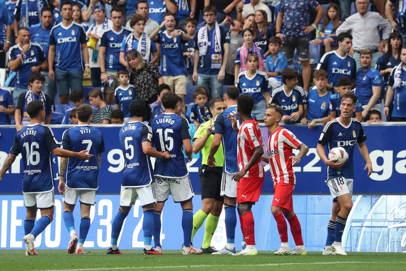 El partido entre el Oviedo y el Sporting, en imágenes
