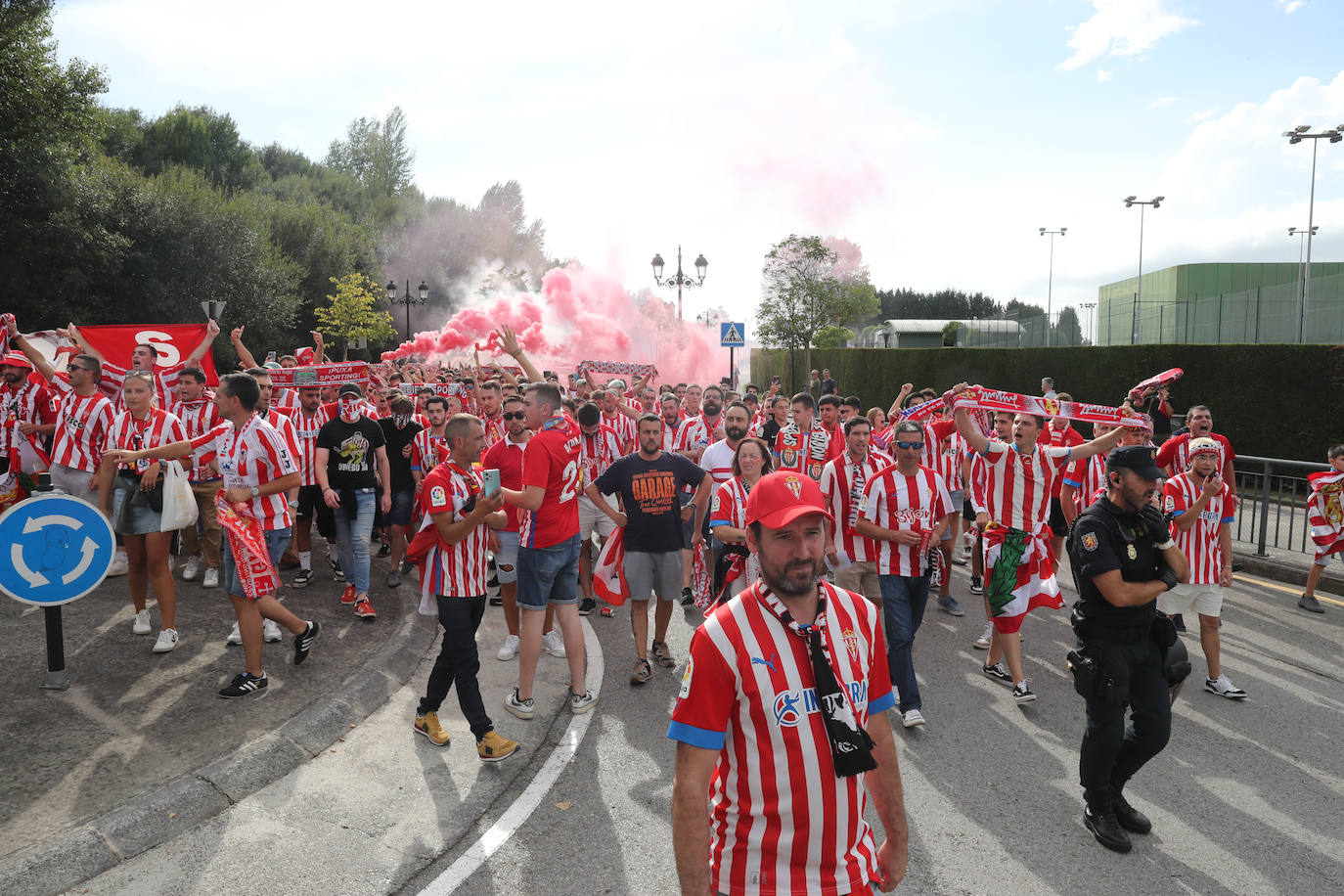 Rivalidad y sentimiento: así se vivieron los minutos previos al derbi en el Tartiere