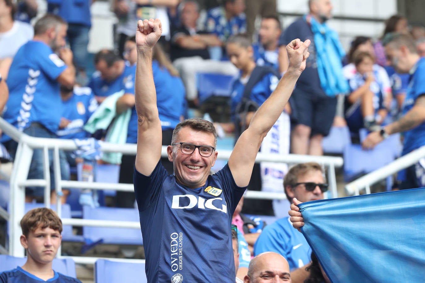 ¿Estuviste viendo el Oviedo - Sporting en el Tartiere? ¡Búscate en las fotos!