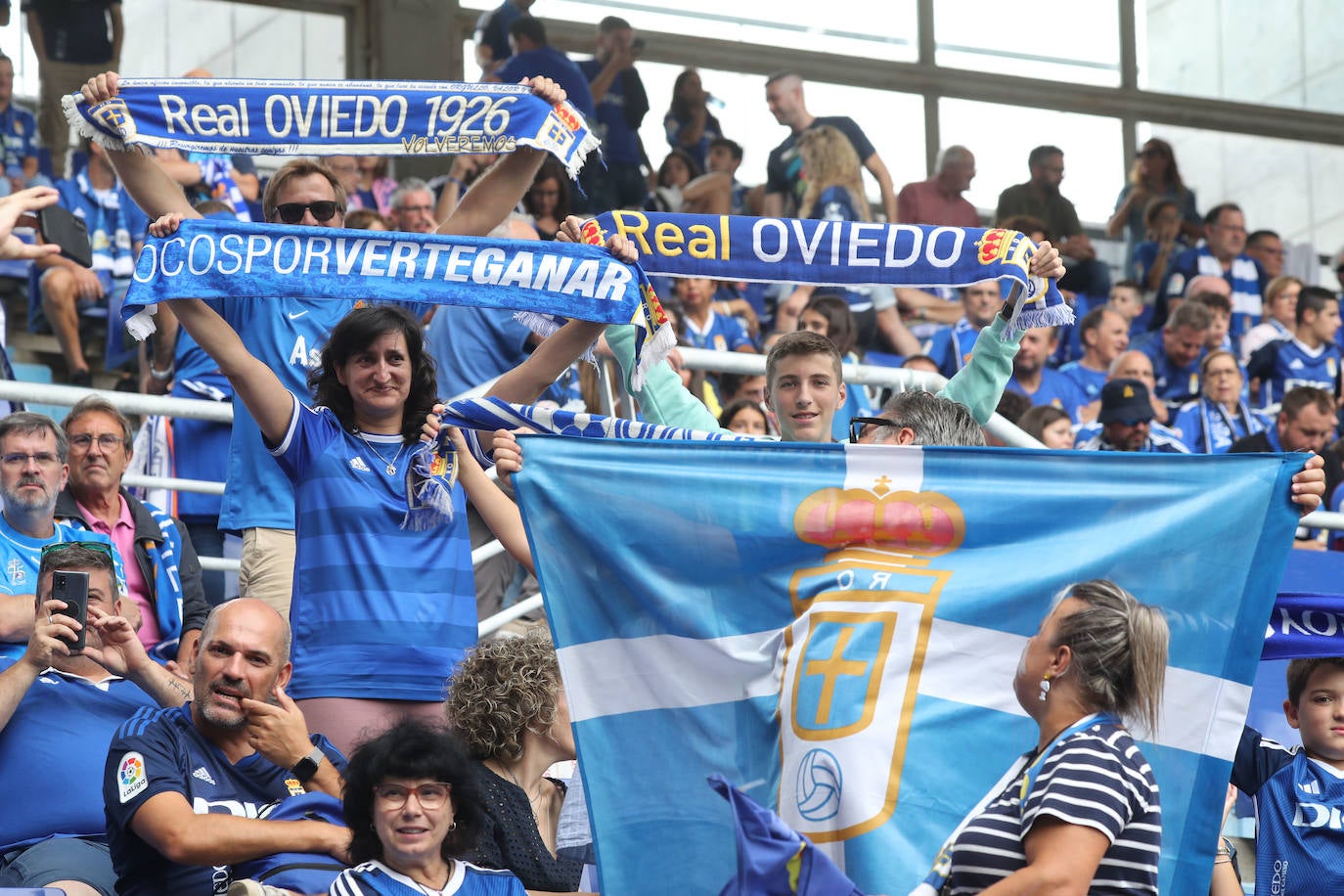 ¿Estuviste viendo el Oviedo - Sporting en el Tartiere? ¡Búscate en las fotos!