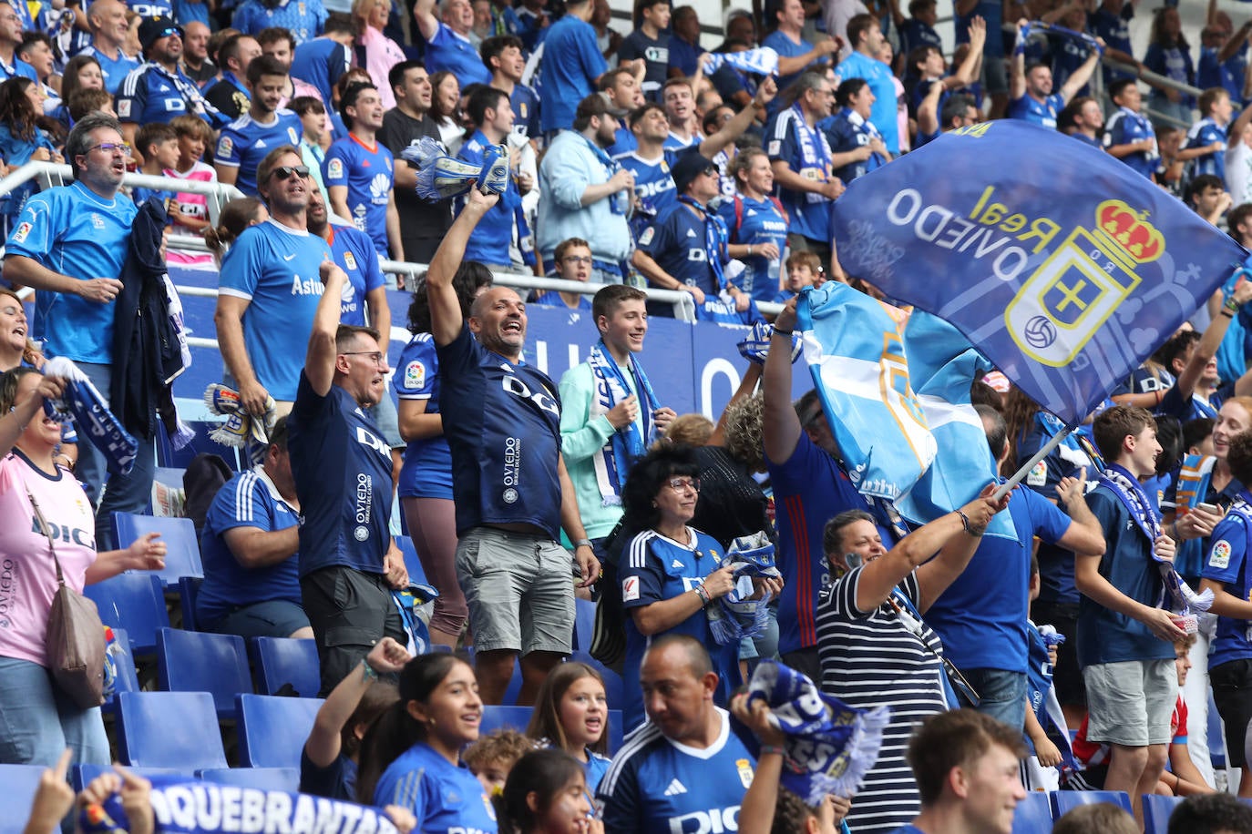 ¿Estuviste viendo el Oviedo - Sporting en el Tartiere? ¡Búscate en las fotos!