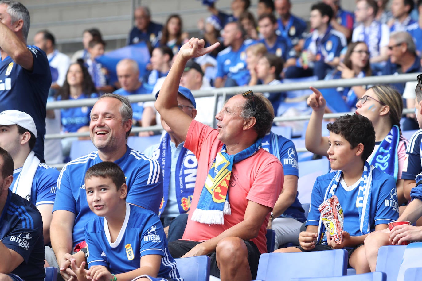 ¿Estuviste viendo el Oviedo - Sporting en el Tartiere? ¡Búscate en las fotos!