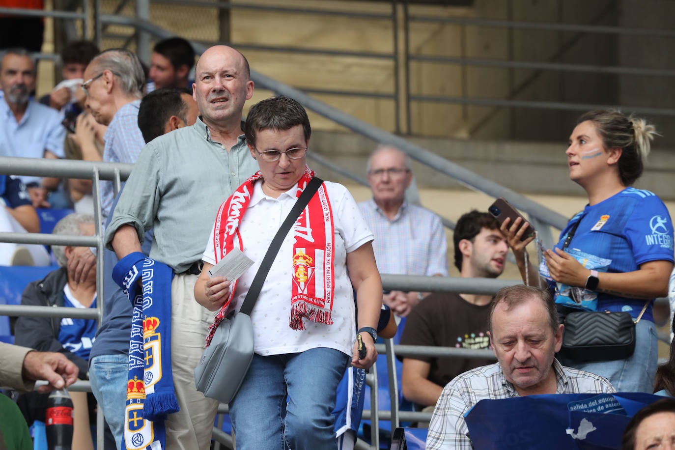 ¿Estuviste viendo el Oviedo - Sporting en el Tartiere? ¡Búscate en las fotos!