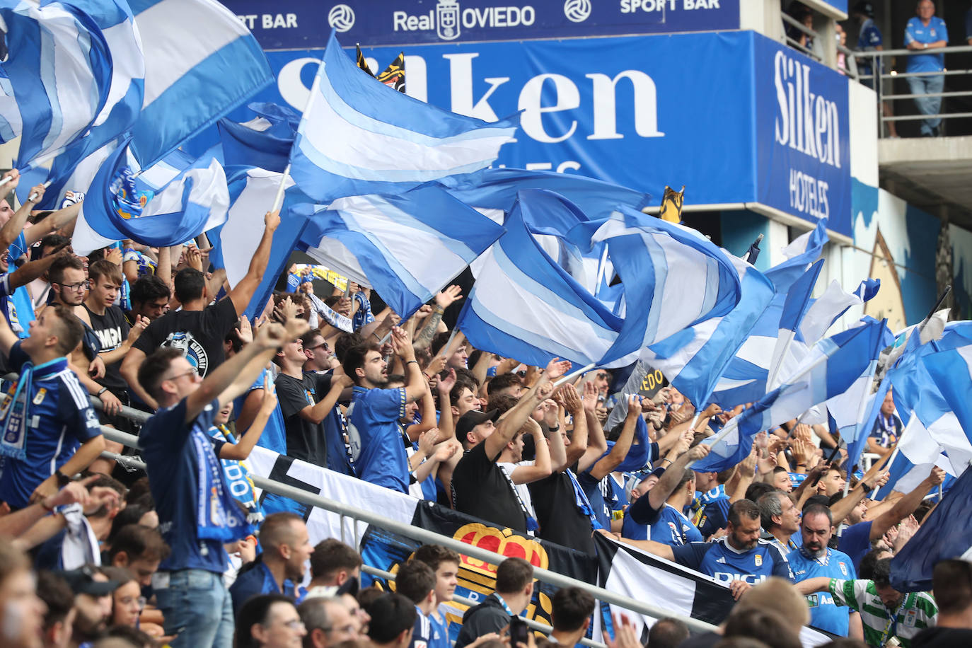 ¿Estuviste viendo el Oviedo - Sporting en el Tartiere? ¡Búscate en las fotos!