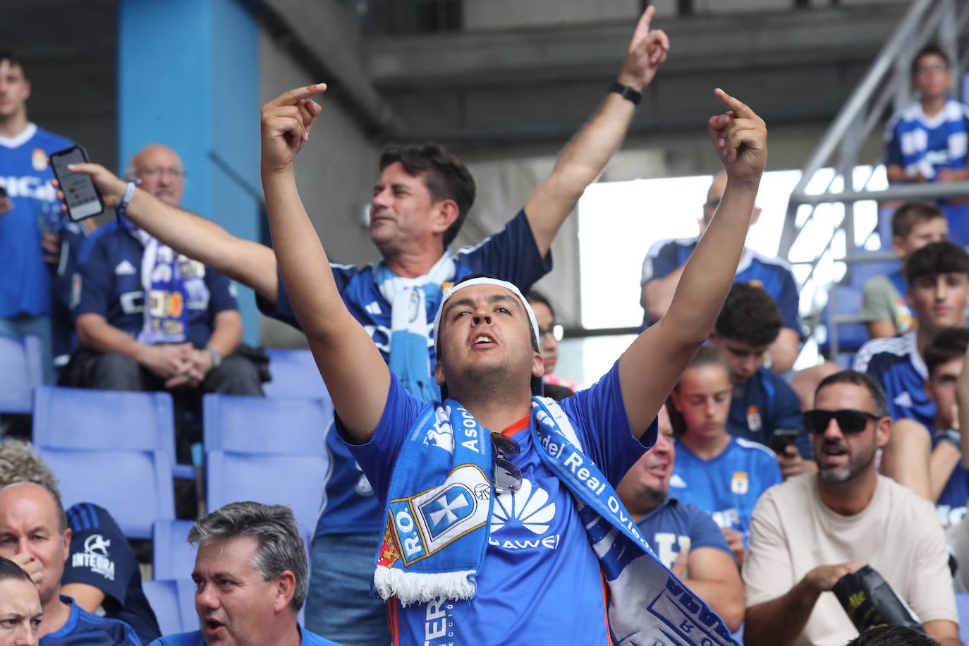 ¿Estuviste viendo el Oviedo - Sporting en el Tartiere? ¡Búscate en las fotos!