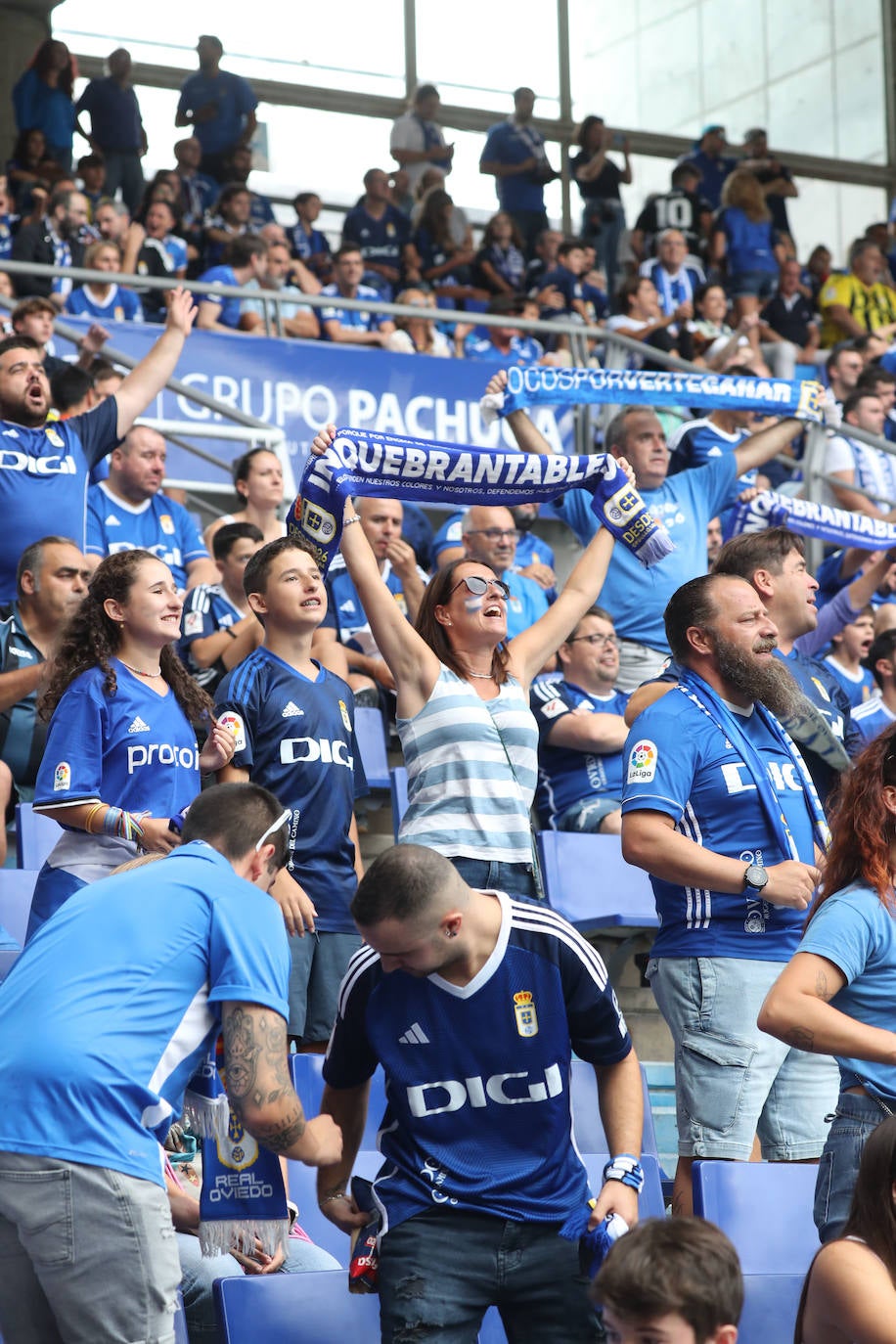 ¿Estuviste viendo el Oviedo - Sporting en el Tartiere? ¡Búscate en las fotos!