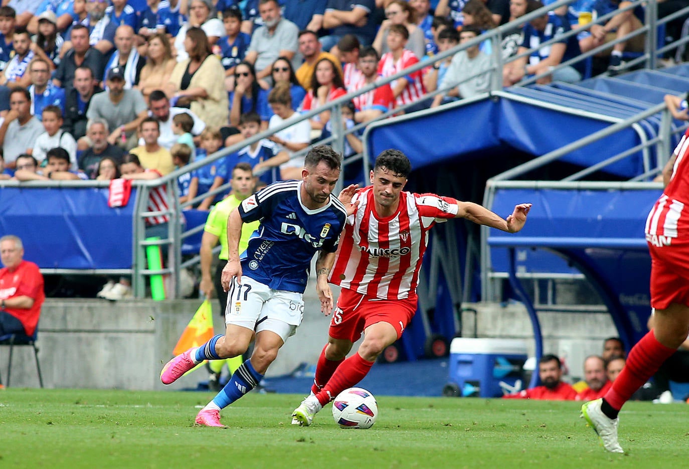 El partido entre el Oviedo y el Sporting, en imágenes