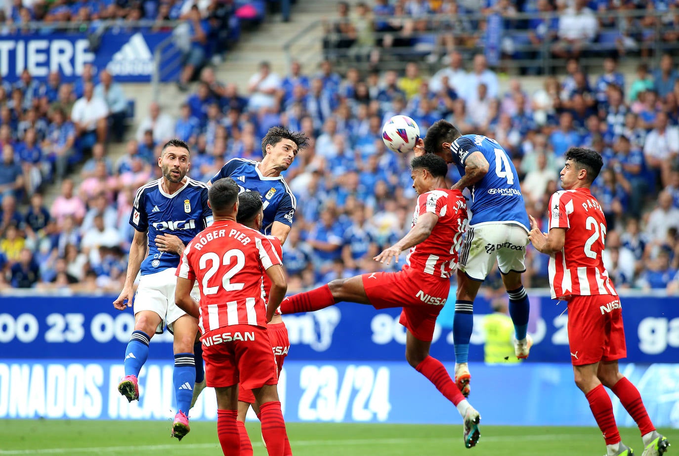 El partido entre el Oviedo y el Sporting, en imágenes